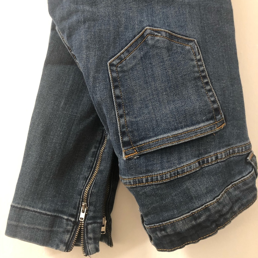 Dark wash skinny jean